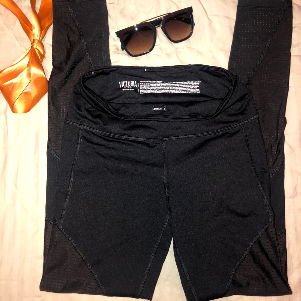 Victoria Secret women’s black sport leggings